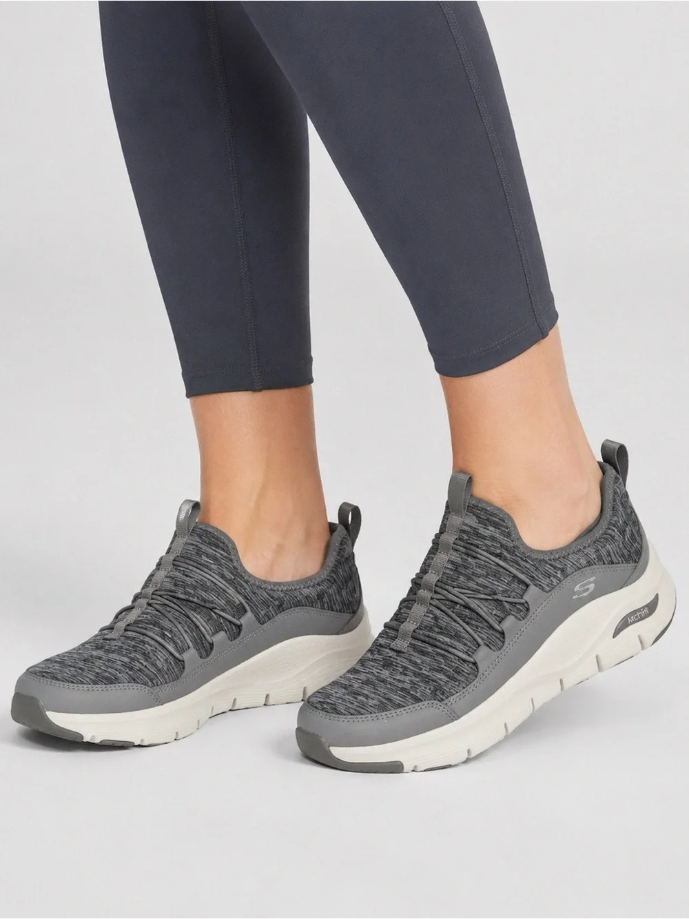 Skechers Arch Fit Women’s Gray Slip-On Walking Sneakers Sz7.5